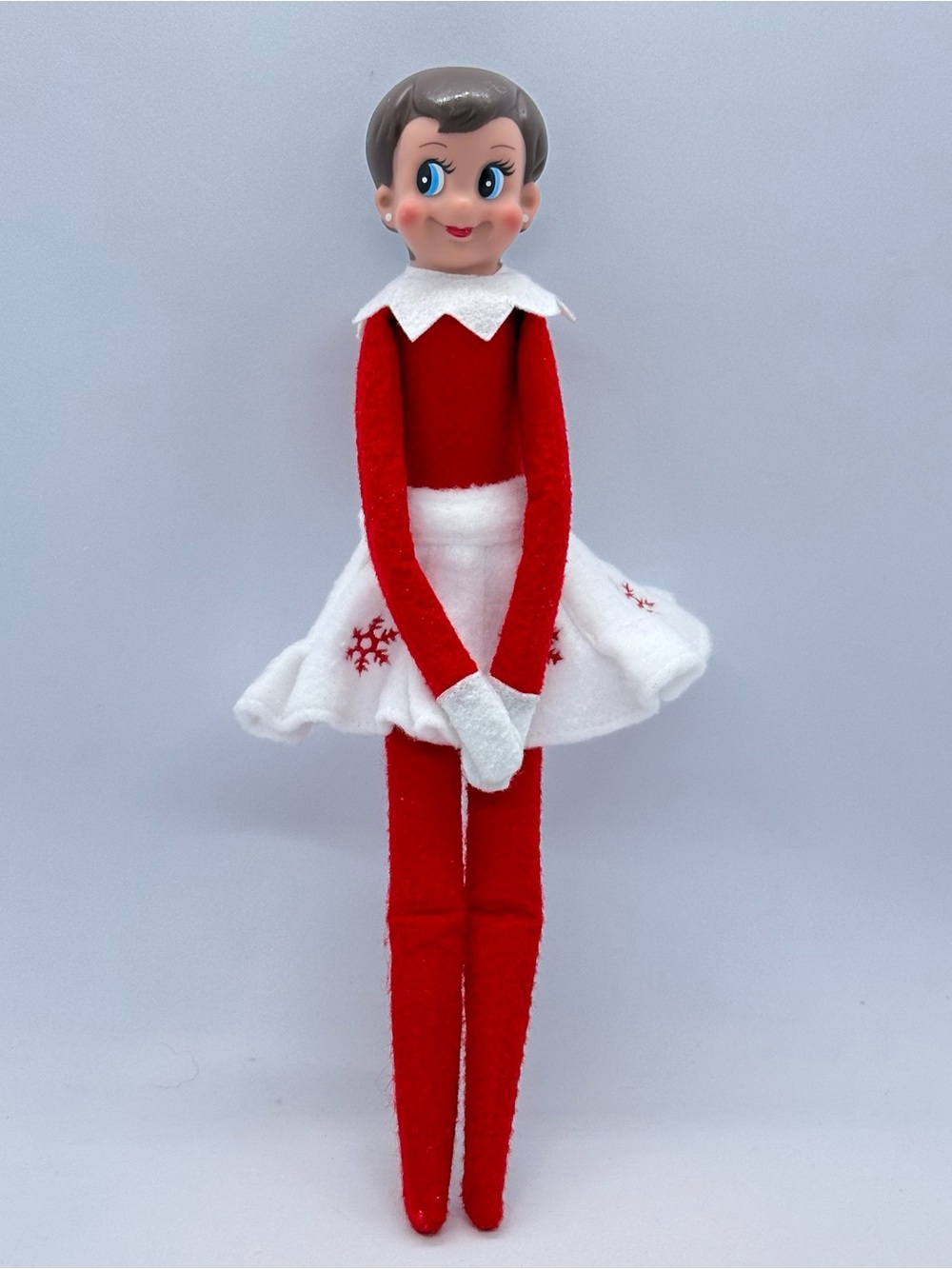 2005 CCA&B Elf on the Shelf Girl Doll Brown Hair Blue Eyes Christmas 11.25” Tall